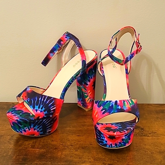 NWOT Bamboo colorful, tiedyed platform heels size 9 - Picture 1 of 12